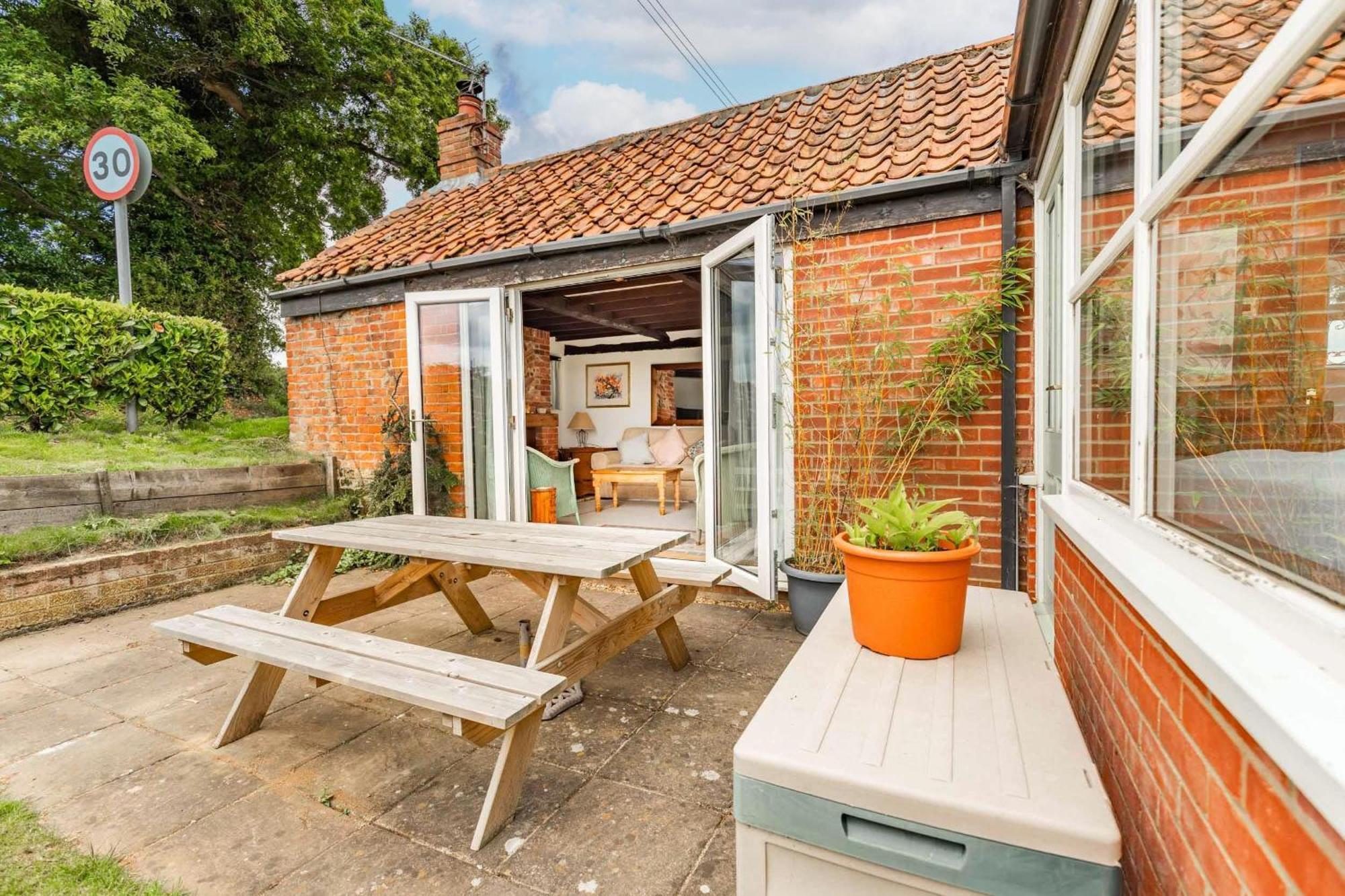 Host & Stay - Woodfalls Barn Burgh and Tuttington Exterior photo
